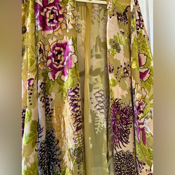 Aratta Velvet Stained Glass Kimono - Picture 3 of 9